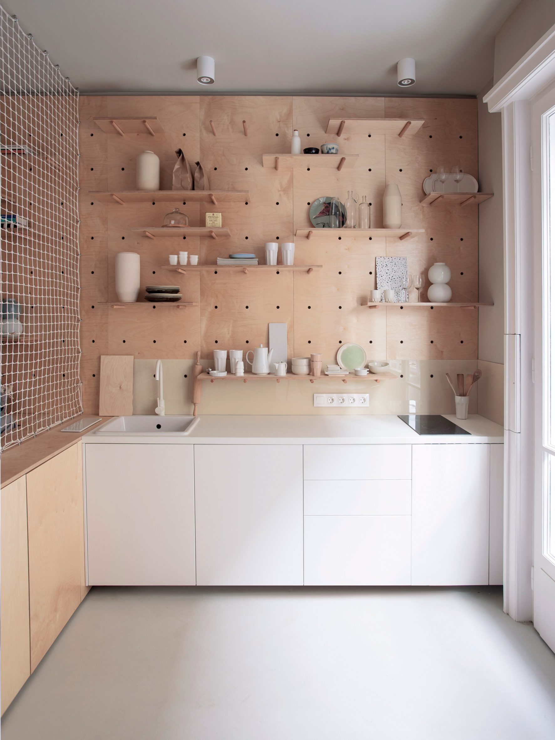 Kitchen in a home in Budapest with open shelves