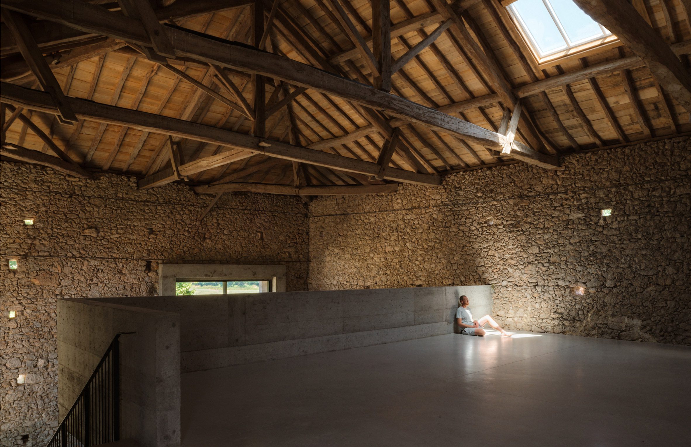 Mezzanine floor made from concrete at Amassa