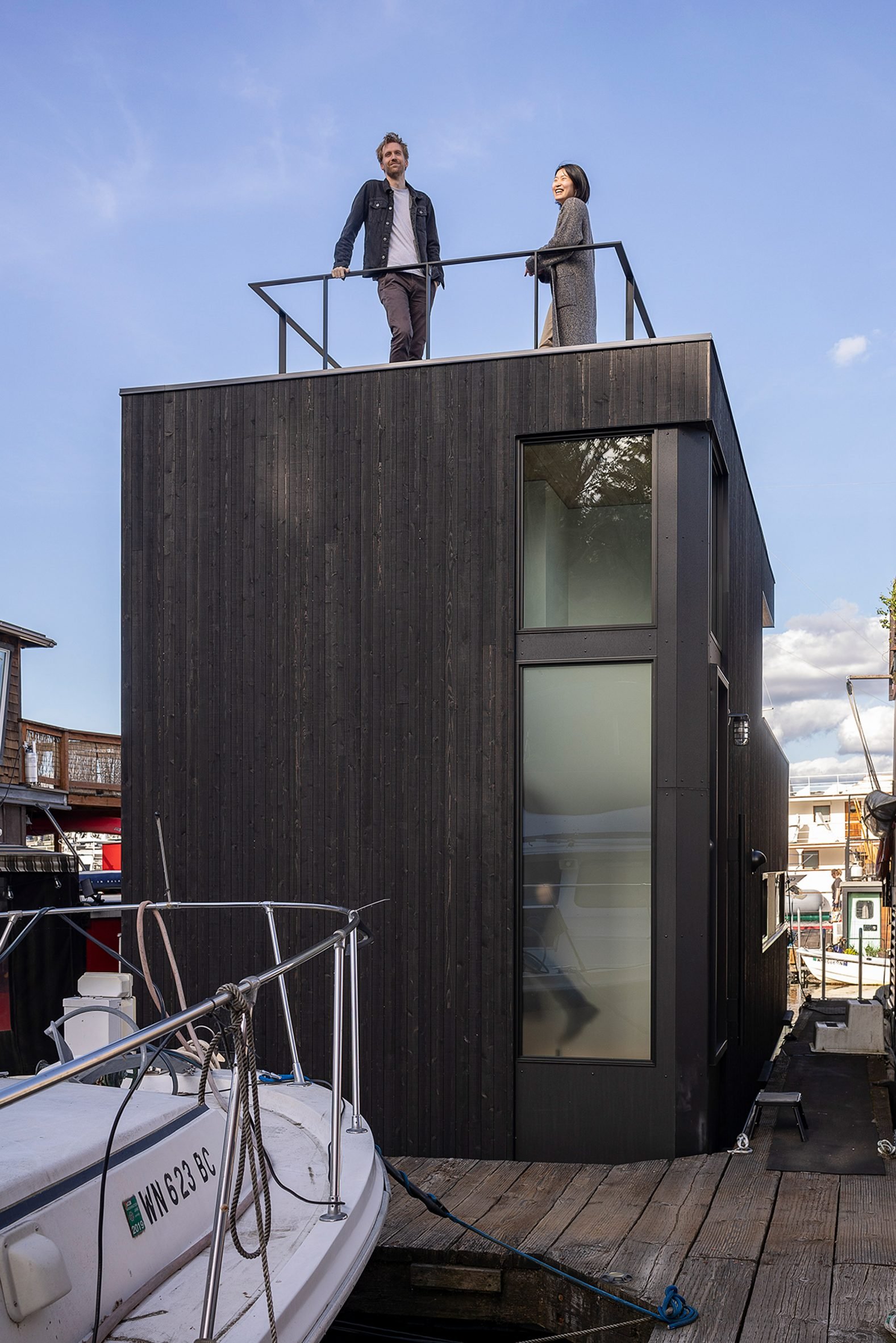 Seattle houseboat by GO'C