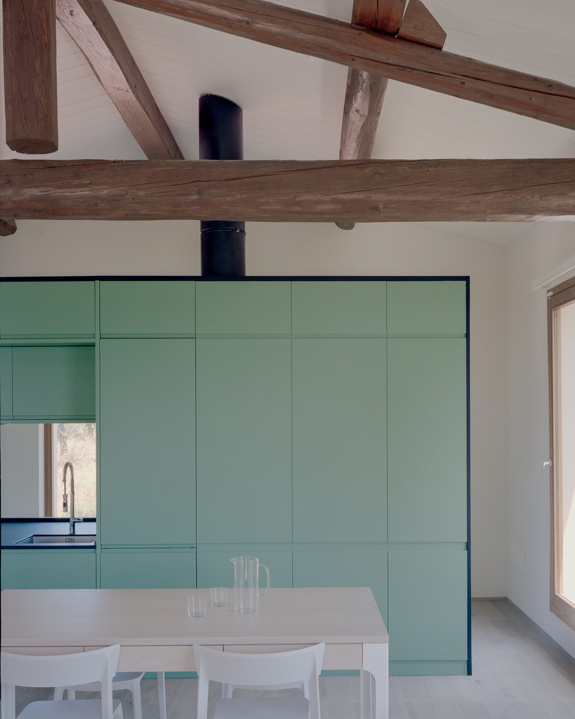 Kitchen in Fienile N by Fōntego Architettura