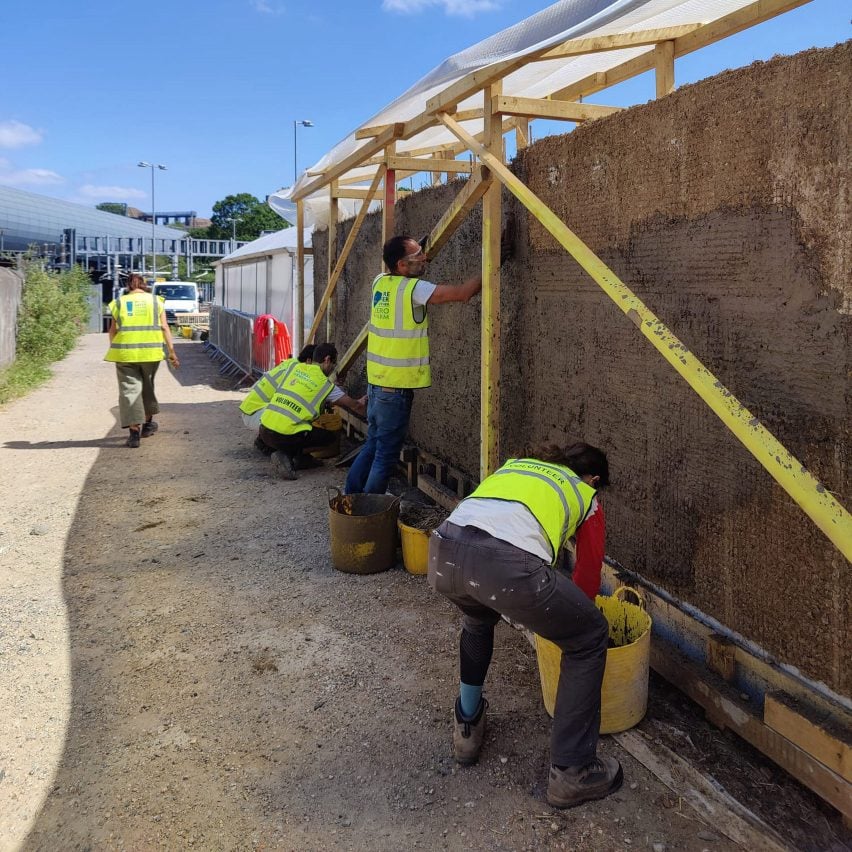 Construction of CobBauge wall