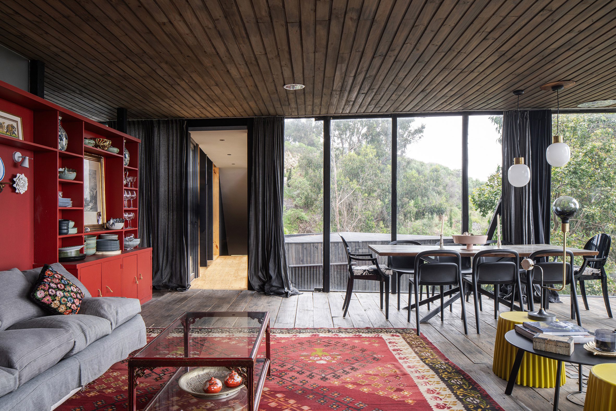 Chilean houses with expansive glass