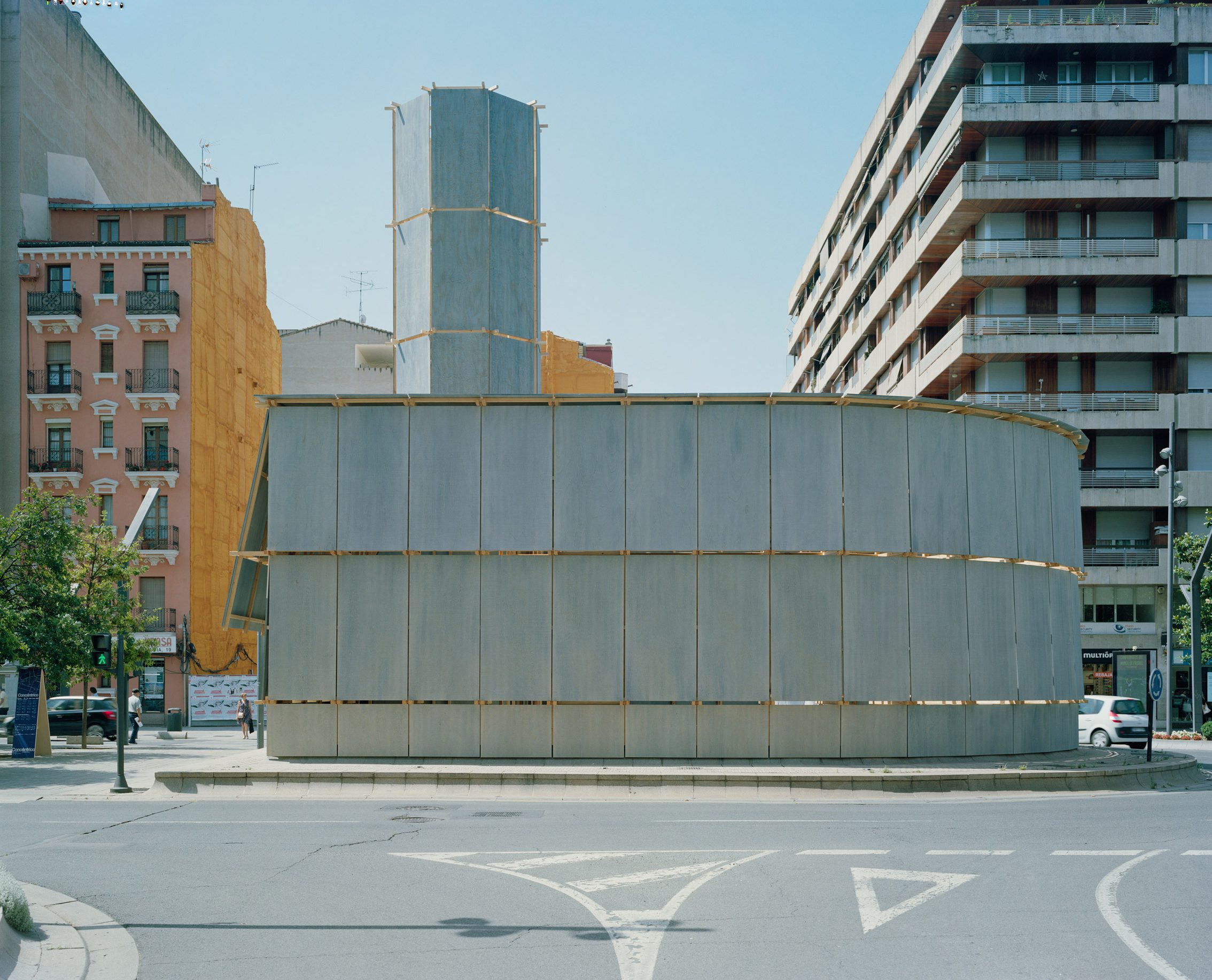 Bathhouse in roundabout in Logroño