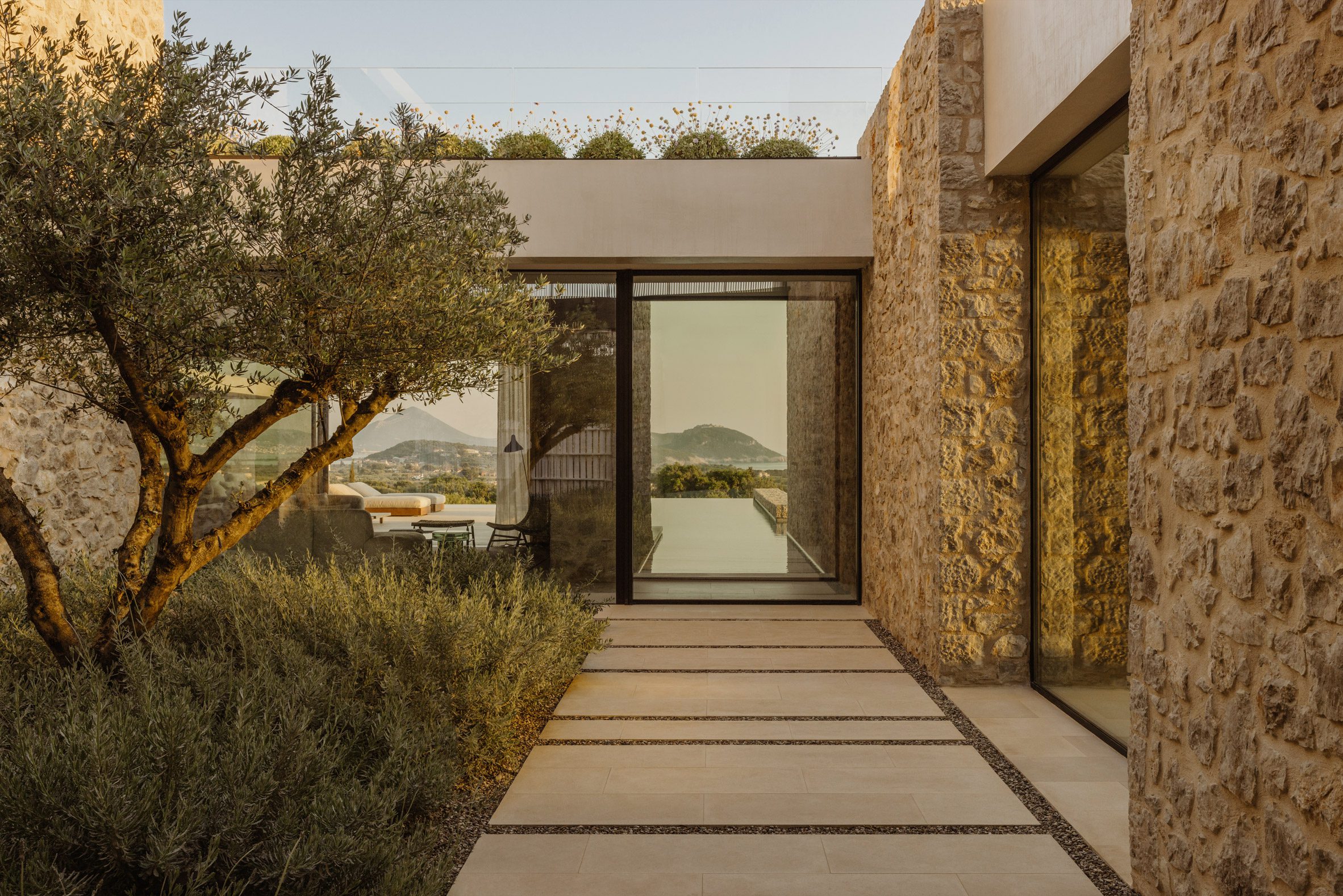 Courtyard in Southwand House by K-Studio