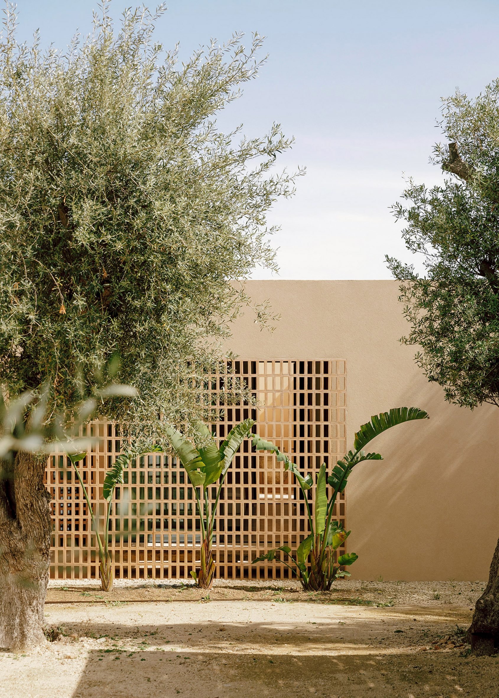 Patio House in Sicily by Solum