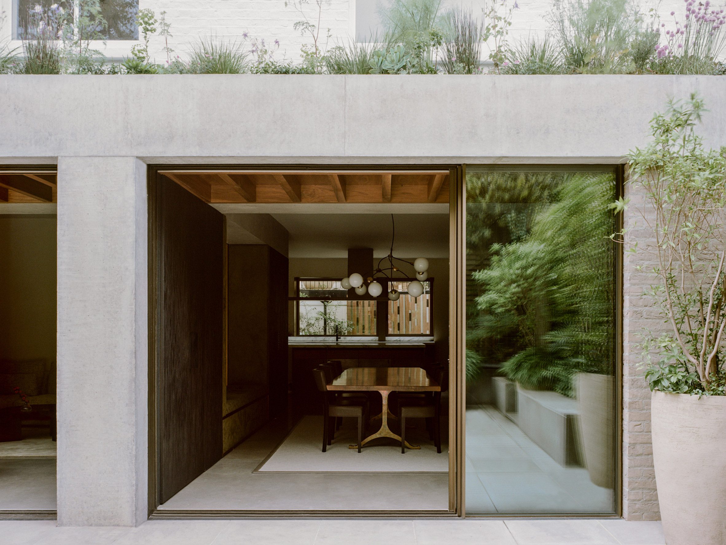 Concrete extension at T House by DF_DC
