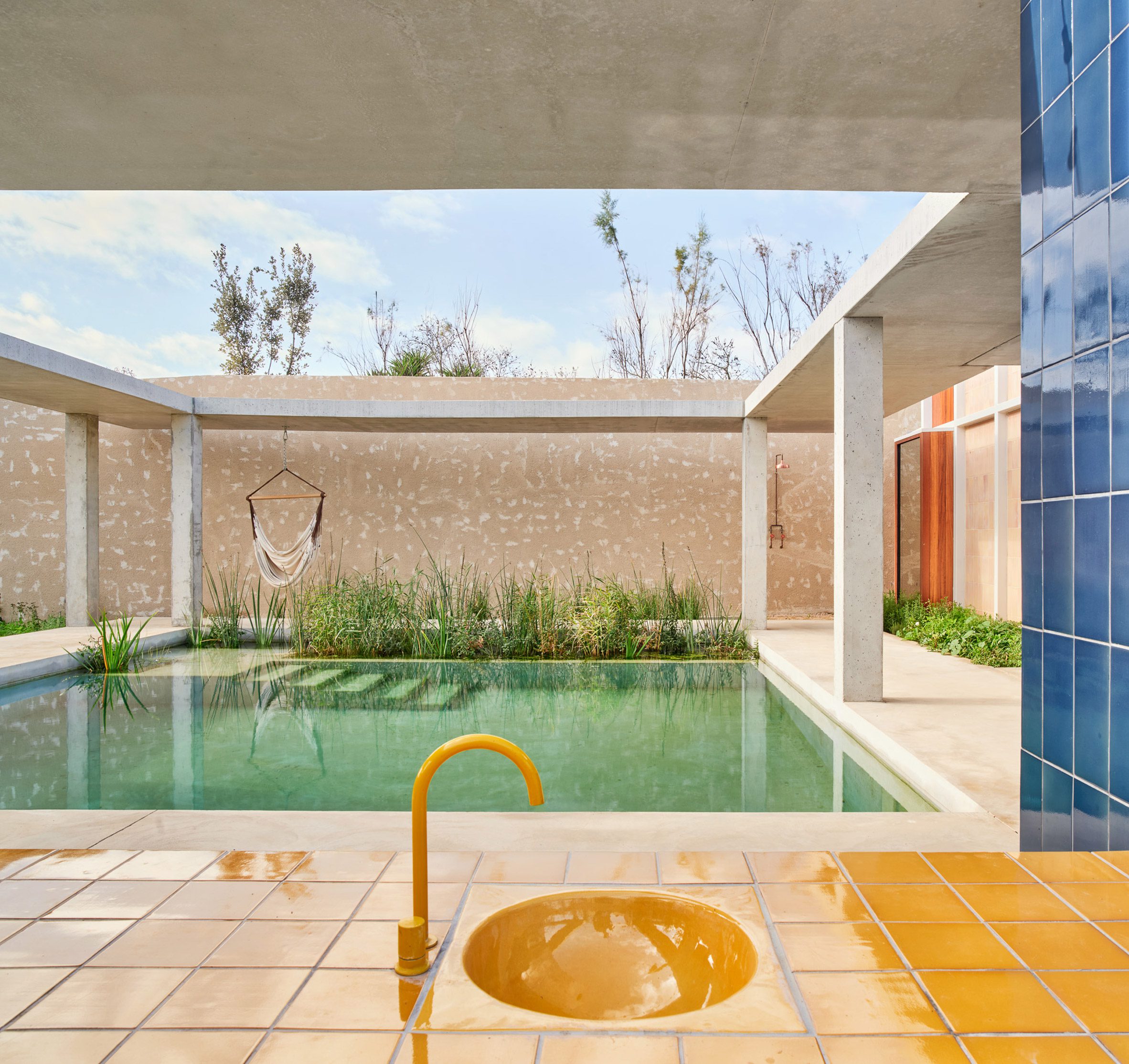 Patio of Casa Tres Patis by Twobo Architectura