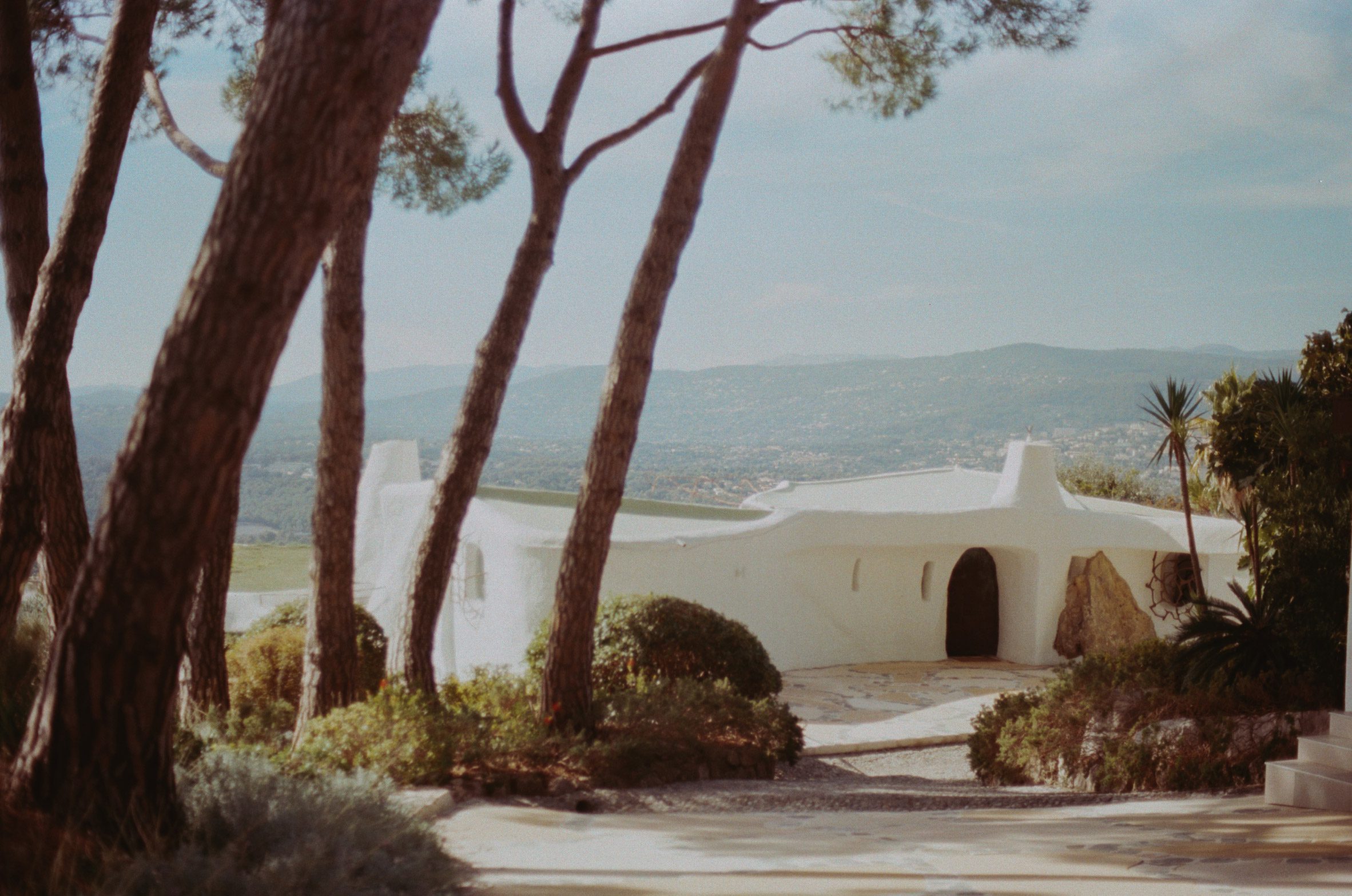 Dragonhill Residence by Jacques Couëlle