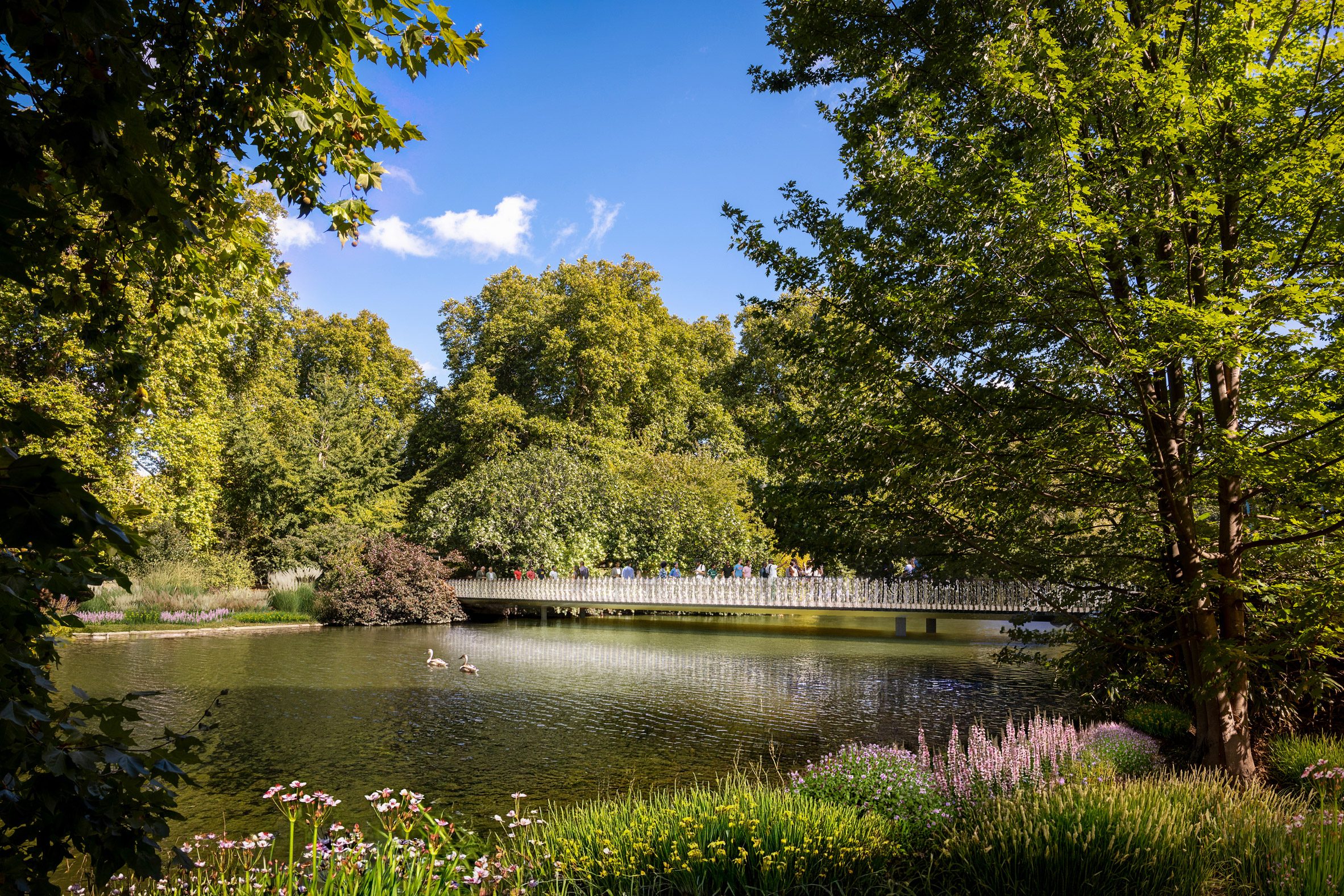 Glass bridge in St James's Park by Foster + Partners