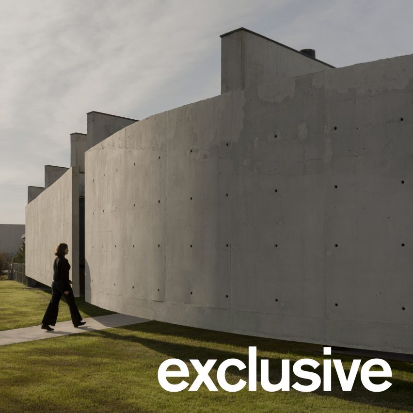 Además Arquitectura encloses Buenos Aires house with wall for “introspective approach”