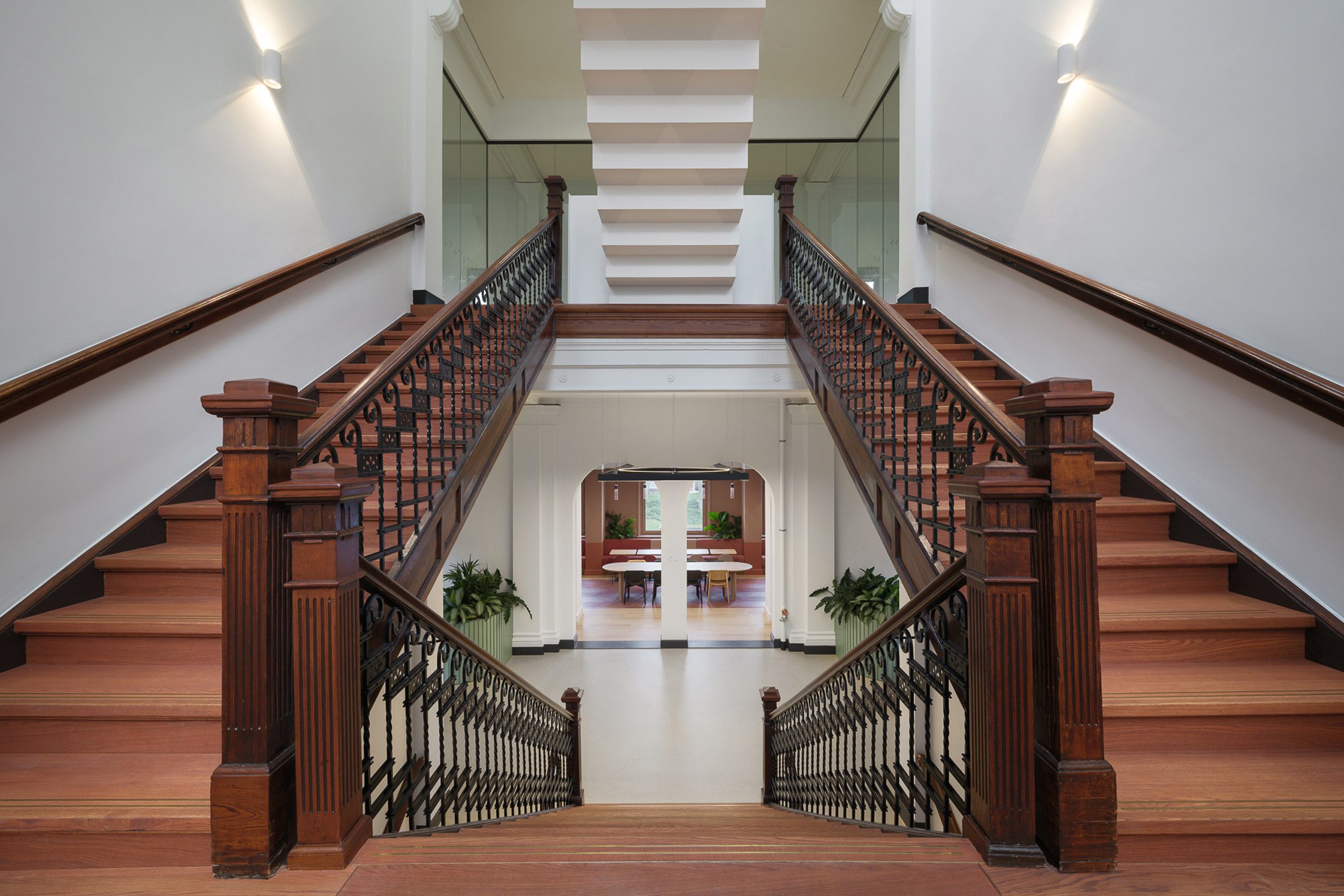 Courthouse Building H Utrecht by i29 and DP6 timber staircase
