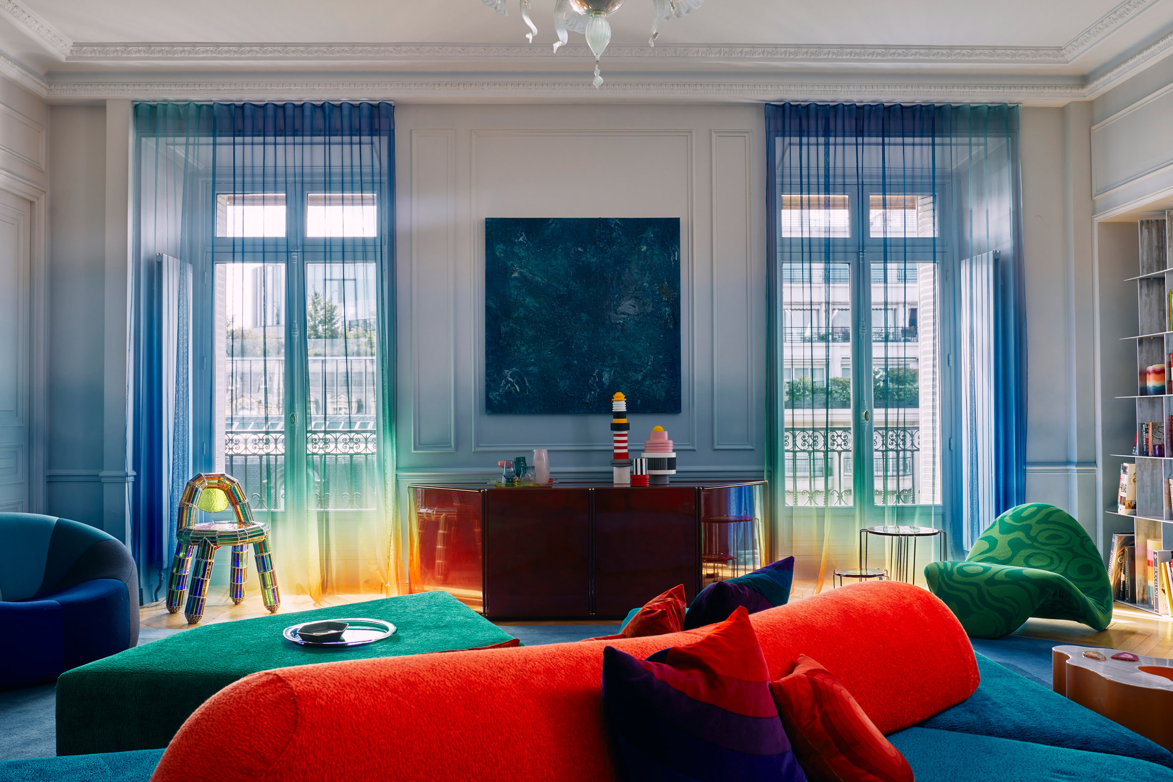 Uchronia renovated a Haussmann-era apartment in Paris