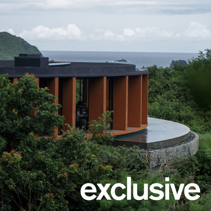 Earth-toned walls wrap circular home in Lombok