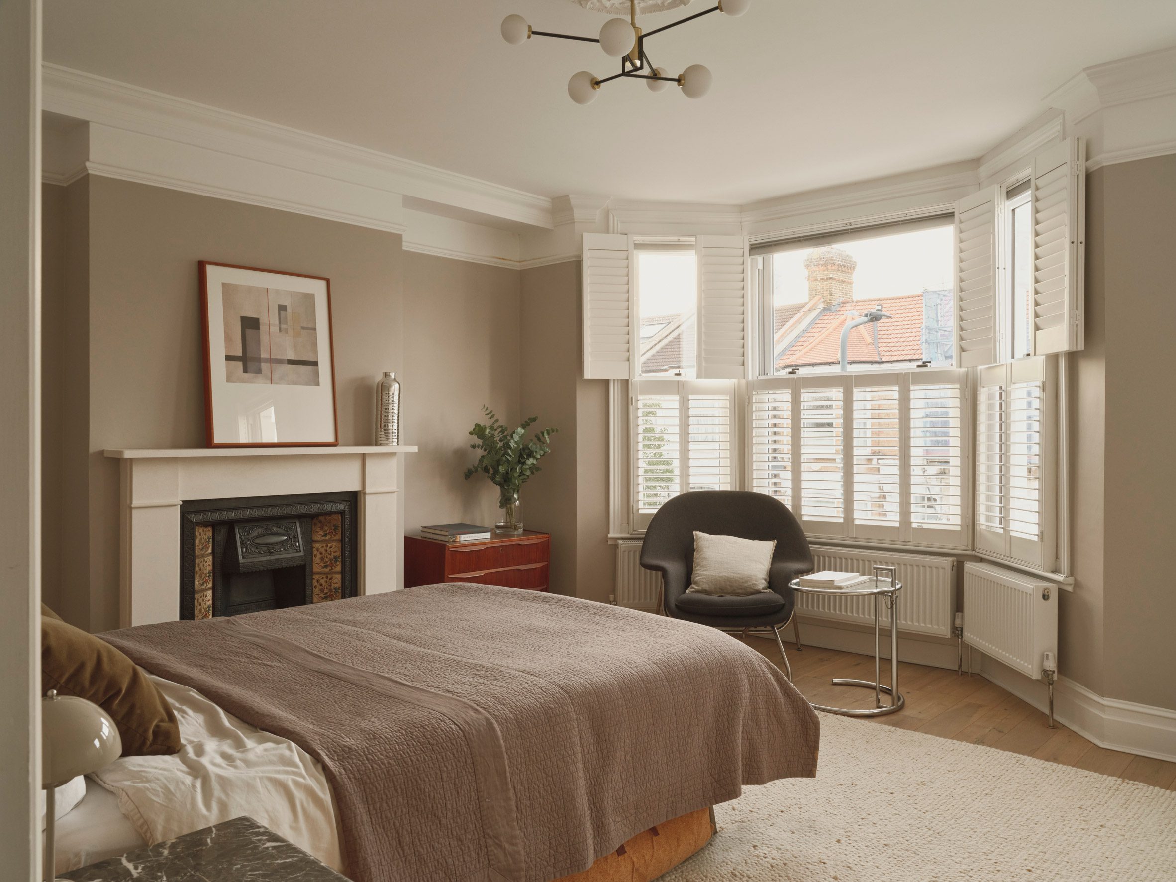 Spacious bedroom