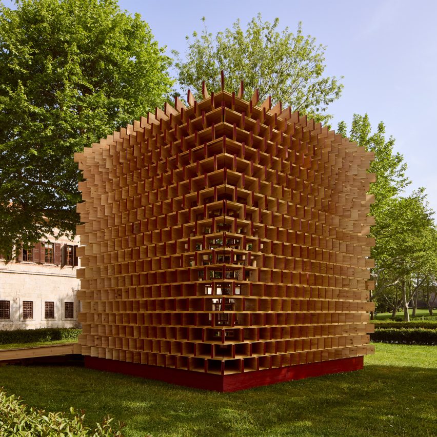 Waugh Thistleton builds “simple and repetitive” timber pavilion on grounds of historic Istanbul palace