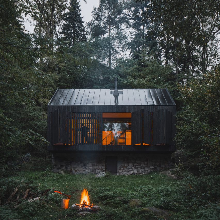 Mimosa Architects shapes Czech cabin from “rock, river and fire”