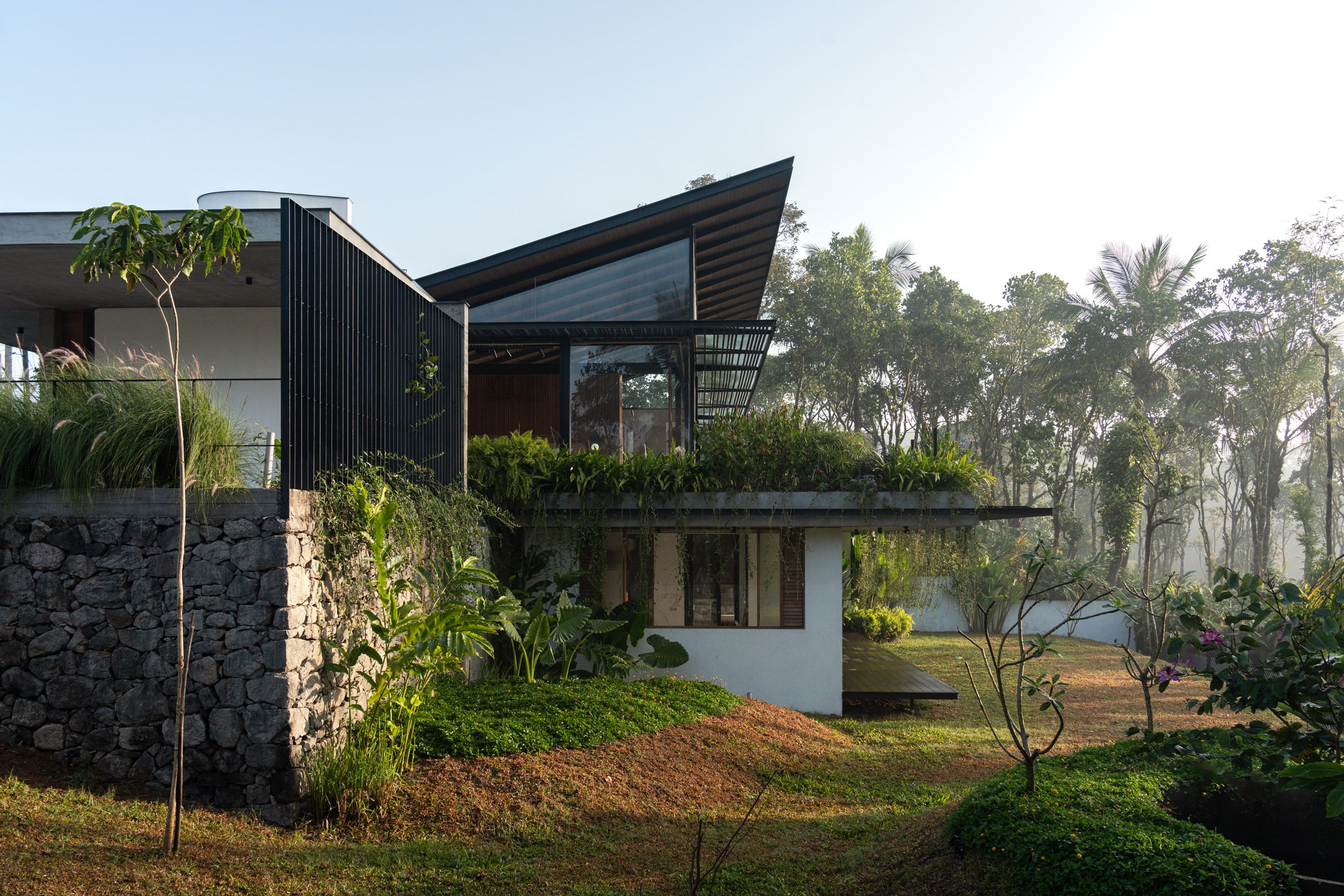 Summer Home by Mindspark Architects