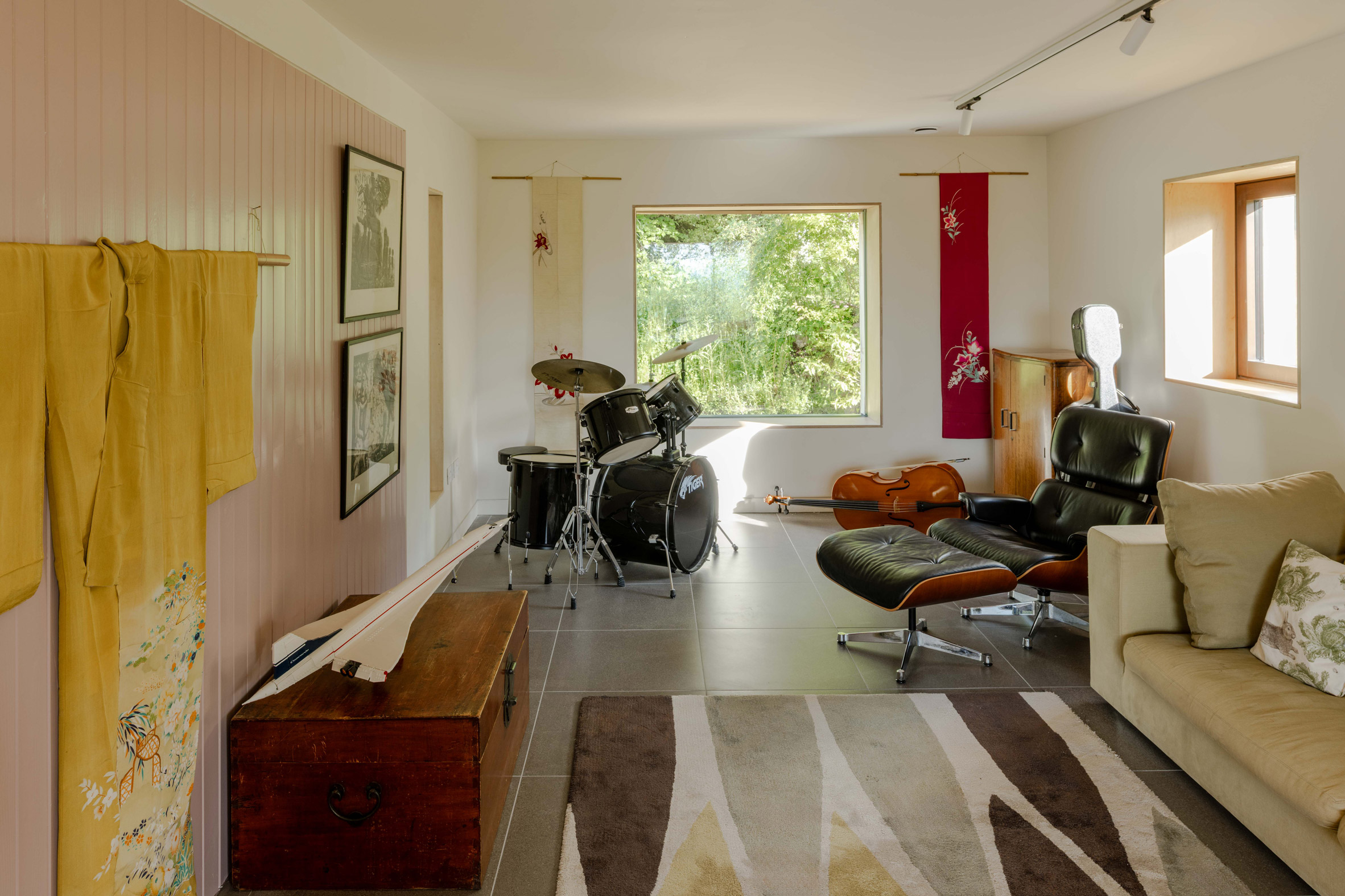 A family entertainment room