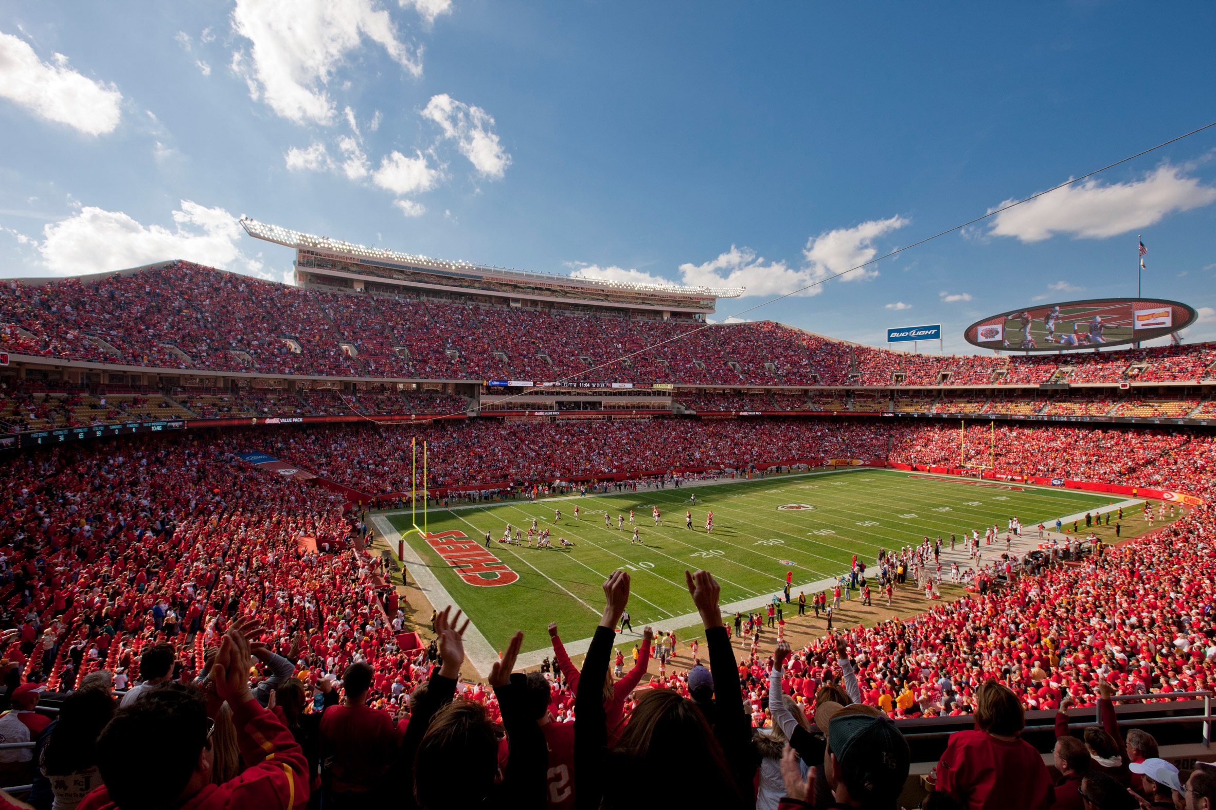 Arrowhead Stadium, Kansas City, USA, by Kivett & Myers (1972), renovated by Populous (2010)