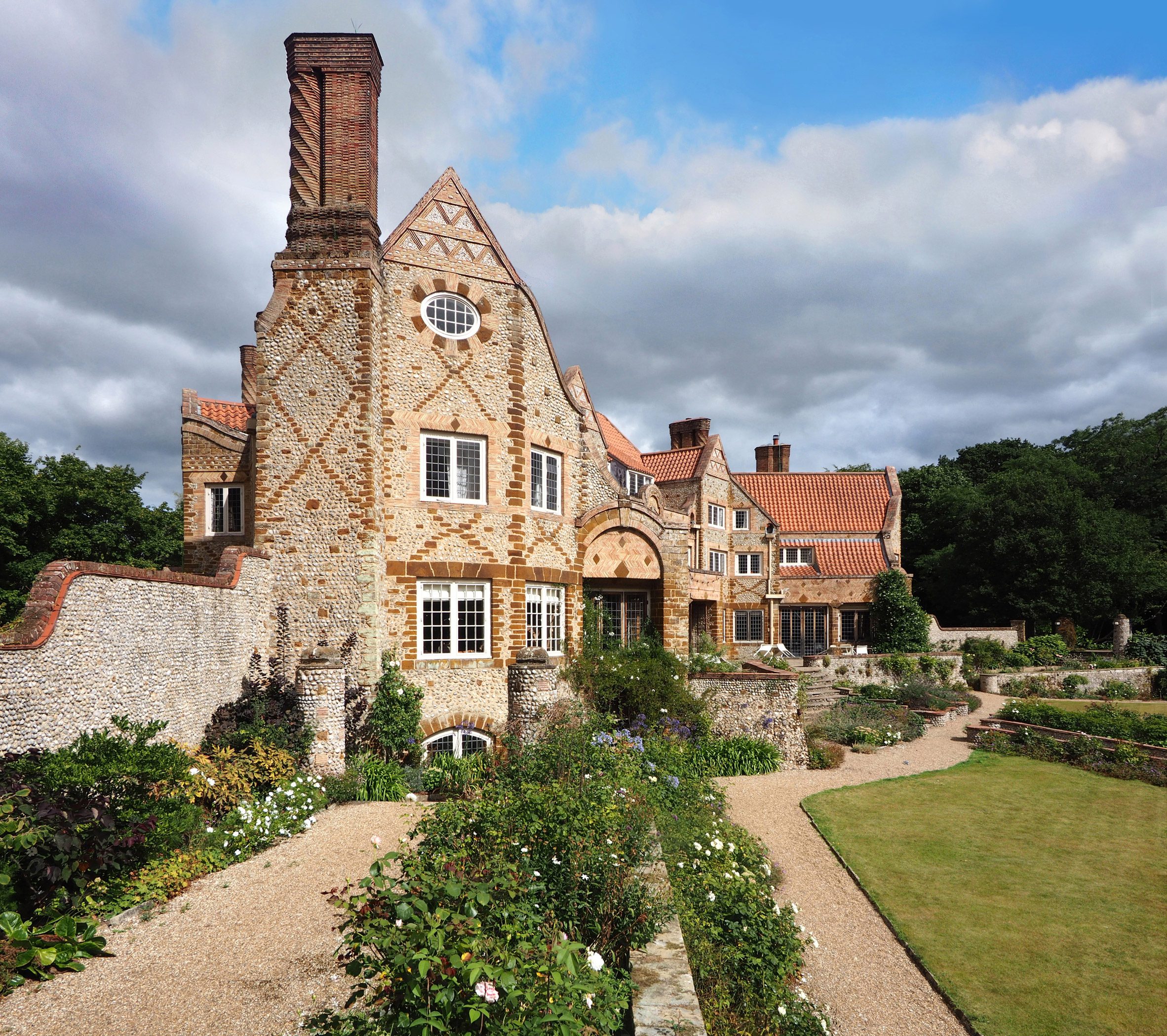 Voewood, by ES Prior, Norfolk, 1903