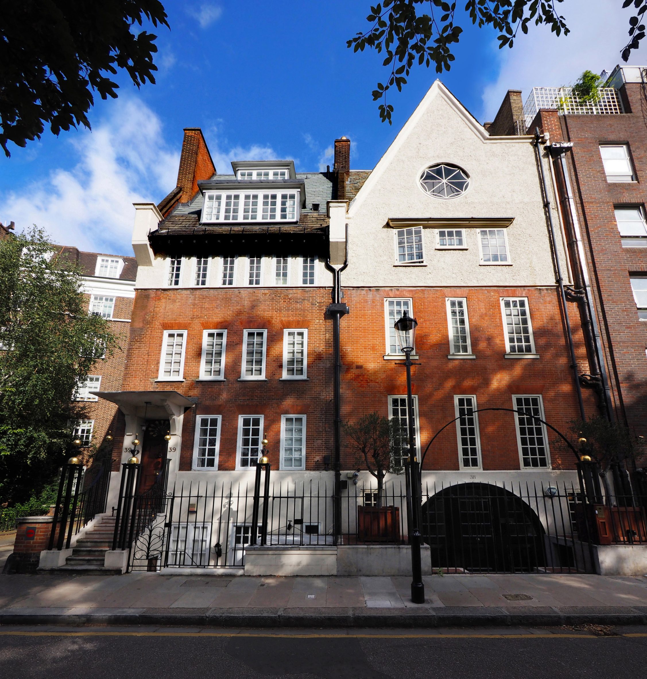 38-39 Cheyne Walk, by CR Ashbee, London, 1898