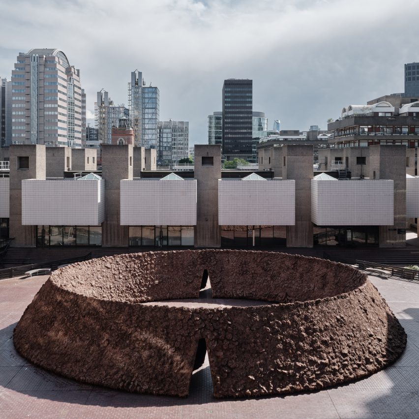 Delcy Morelos creates monumental soil installation by hand at the Barbican