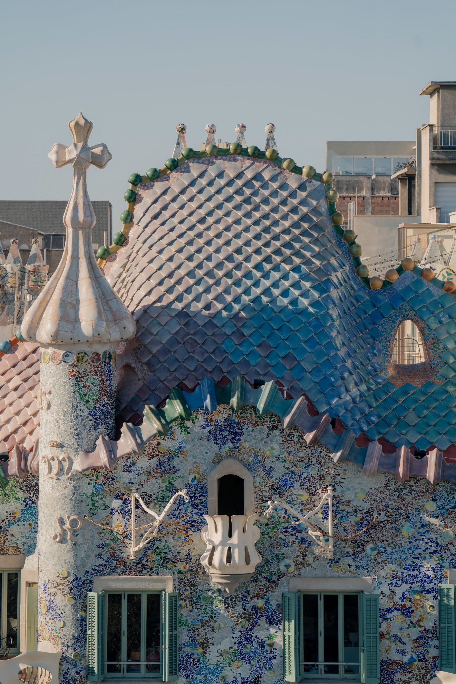 Roof of Casa Batlló with green tiles