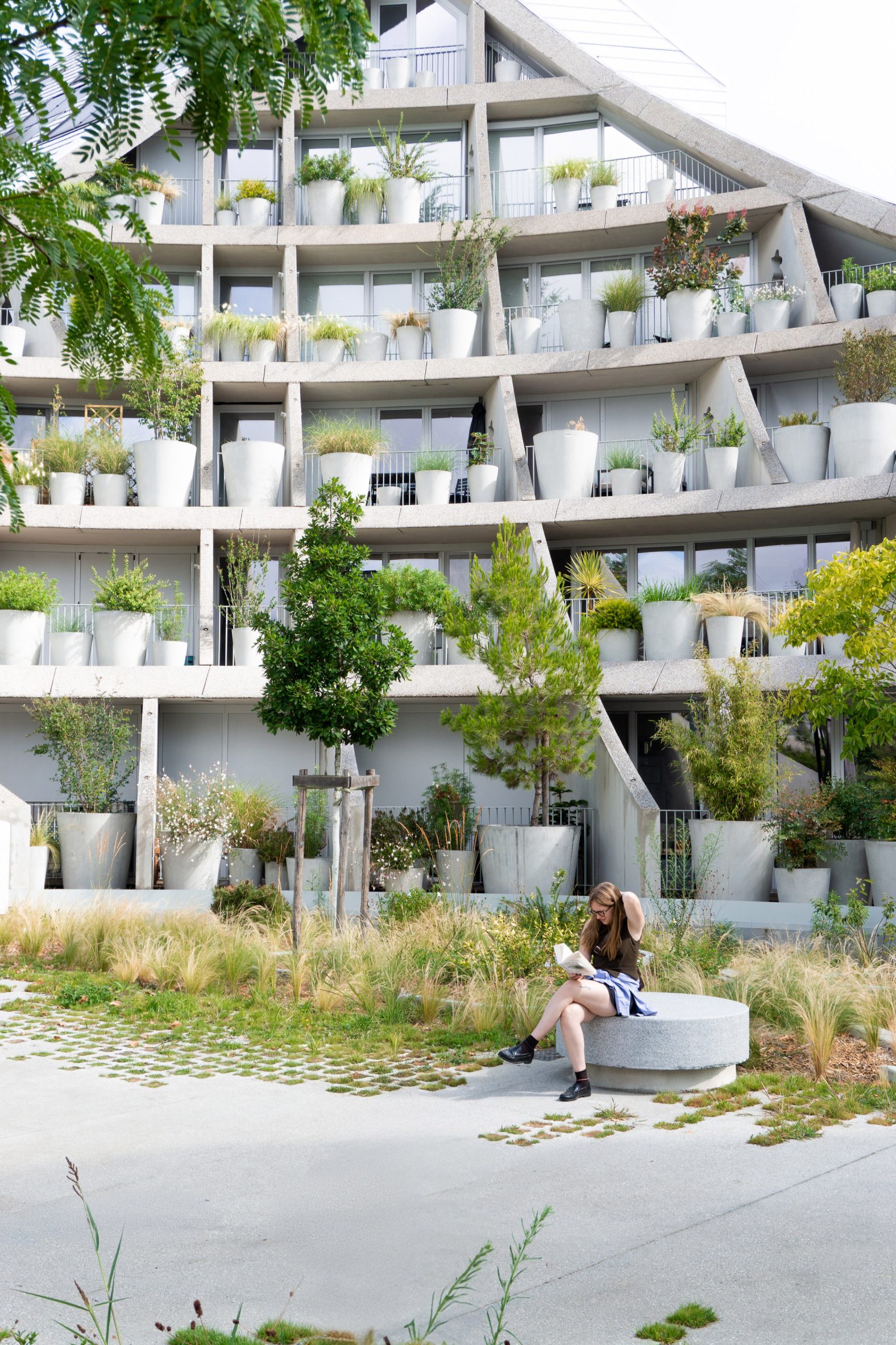Plant-lined housing in Bordeaux
